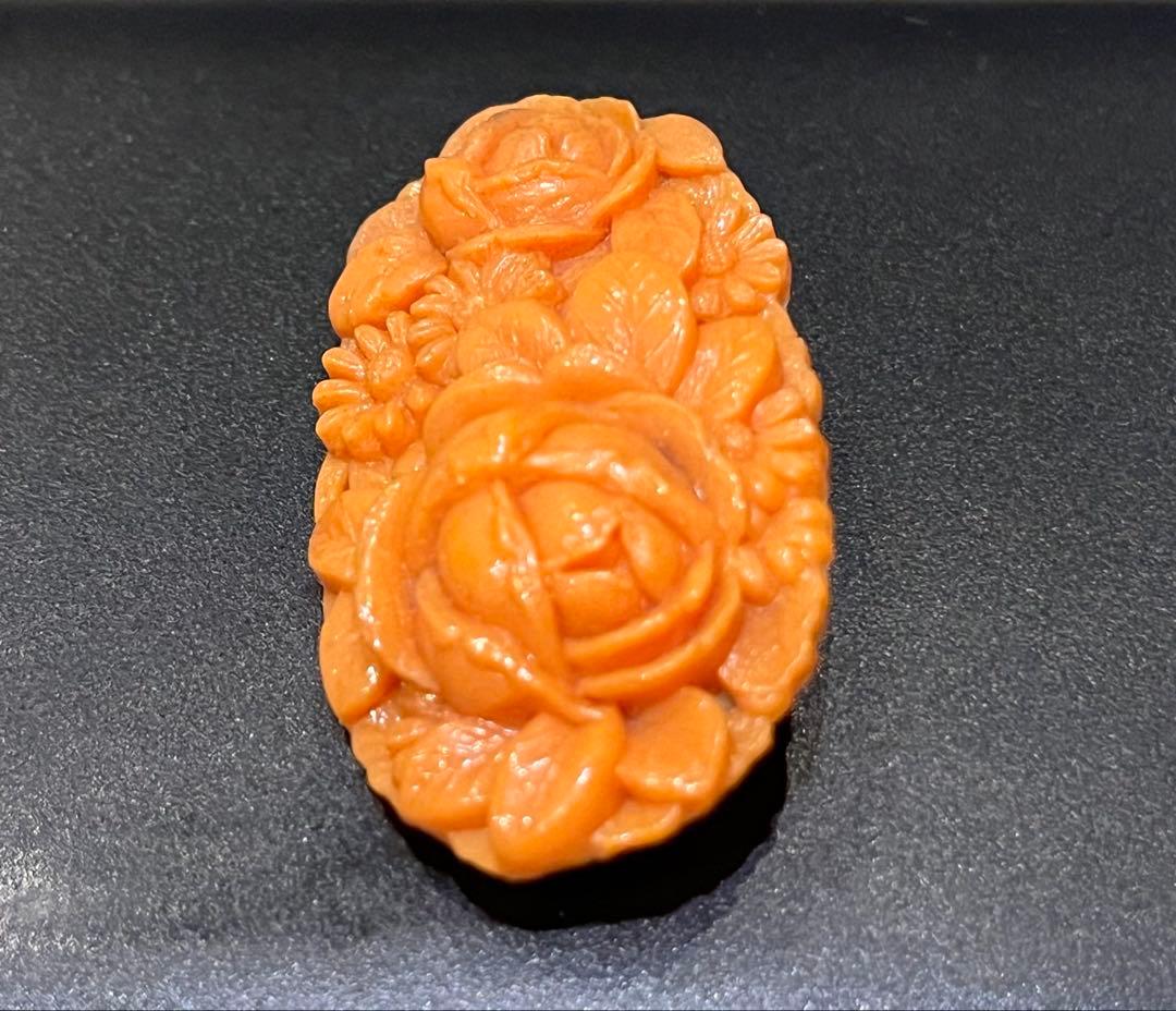 ◆天然珊瑚 サーモンピンク ブローチ バラ花彫刻 アンティーク◆