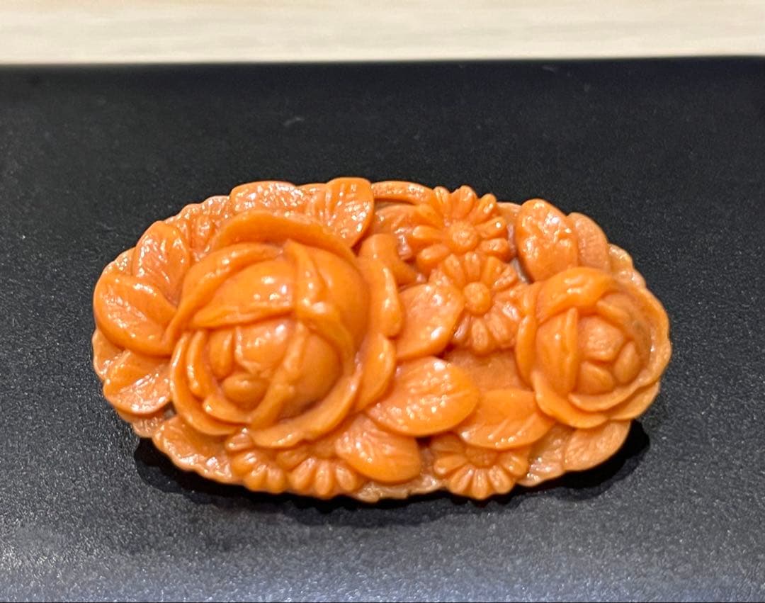 ◆天然珊瑚 サーモンピンク ブローチ バラ花彫刻 アンティーク◆
