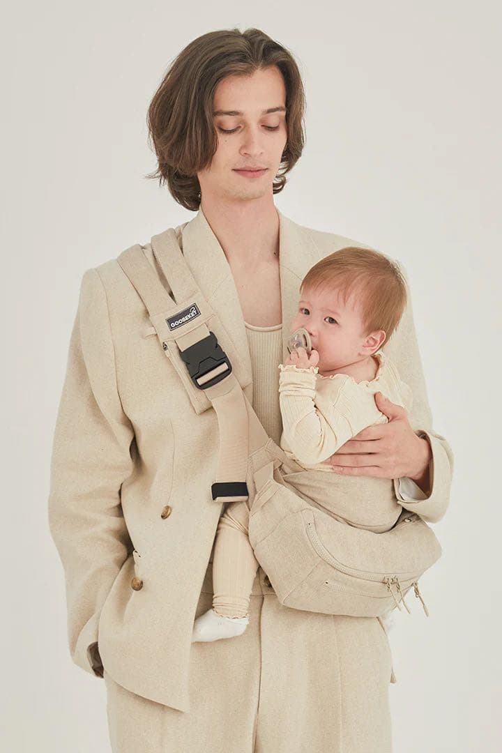 モカ　ほぼ新品　グスケット365抱っこ紐Plus ベージュ