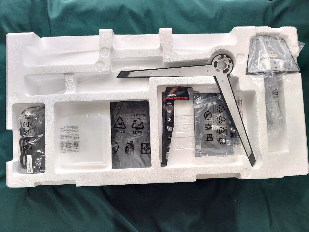 MSI CURVED GAMING 31.5インチ モニター(G323CV)