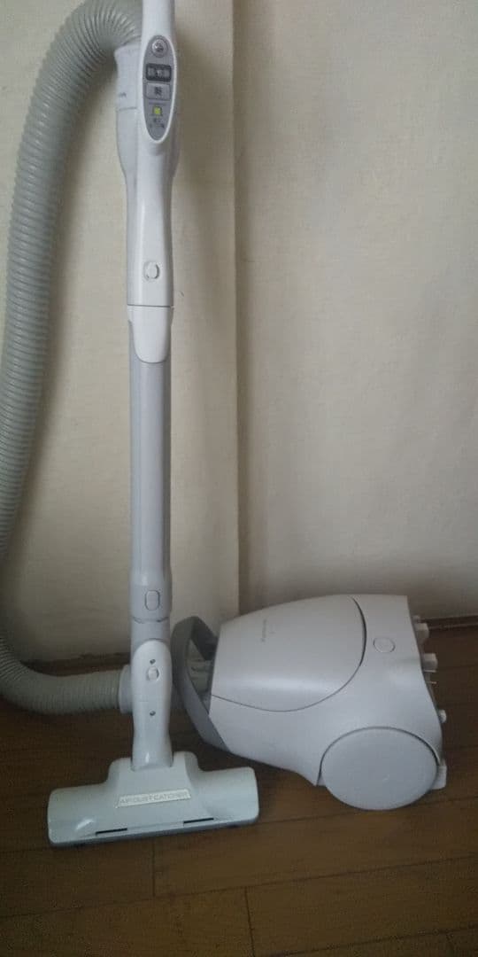 22年製❗軽量型、パナソニック、紙パック式掃除機(エアーノズル)