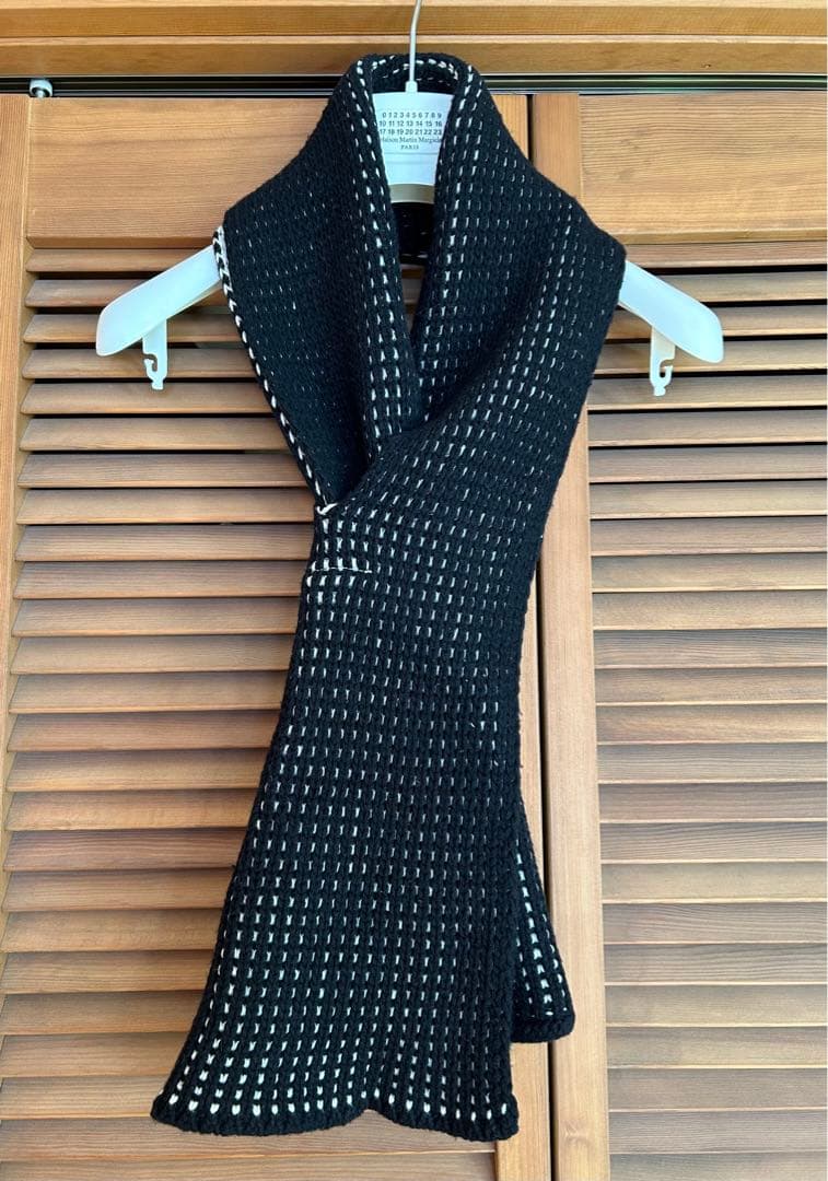 ＭＭ6 ⑥ マフラー　マルタンマルジェラ　ブラック×ホワイト