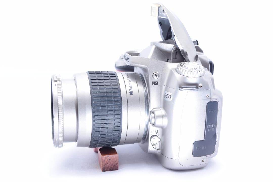②Nikon D50 デジタル一眼レフカメラ 綺麗な銀色！です!!!　⭐