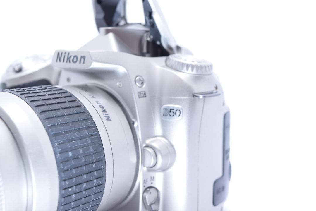②Nikon D50 デジタル一眼レフカメラ 綺麗な銀色！です!!!　⭐