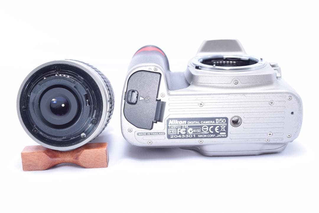②Nikon D50 デジタル一眼レフカメラ 綺麗な銀色！です!!!　⭐