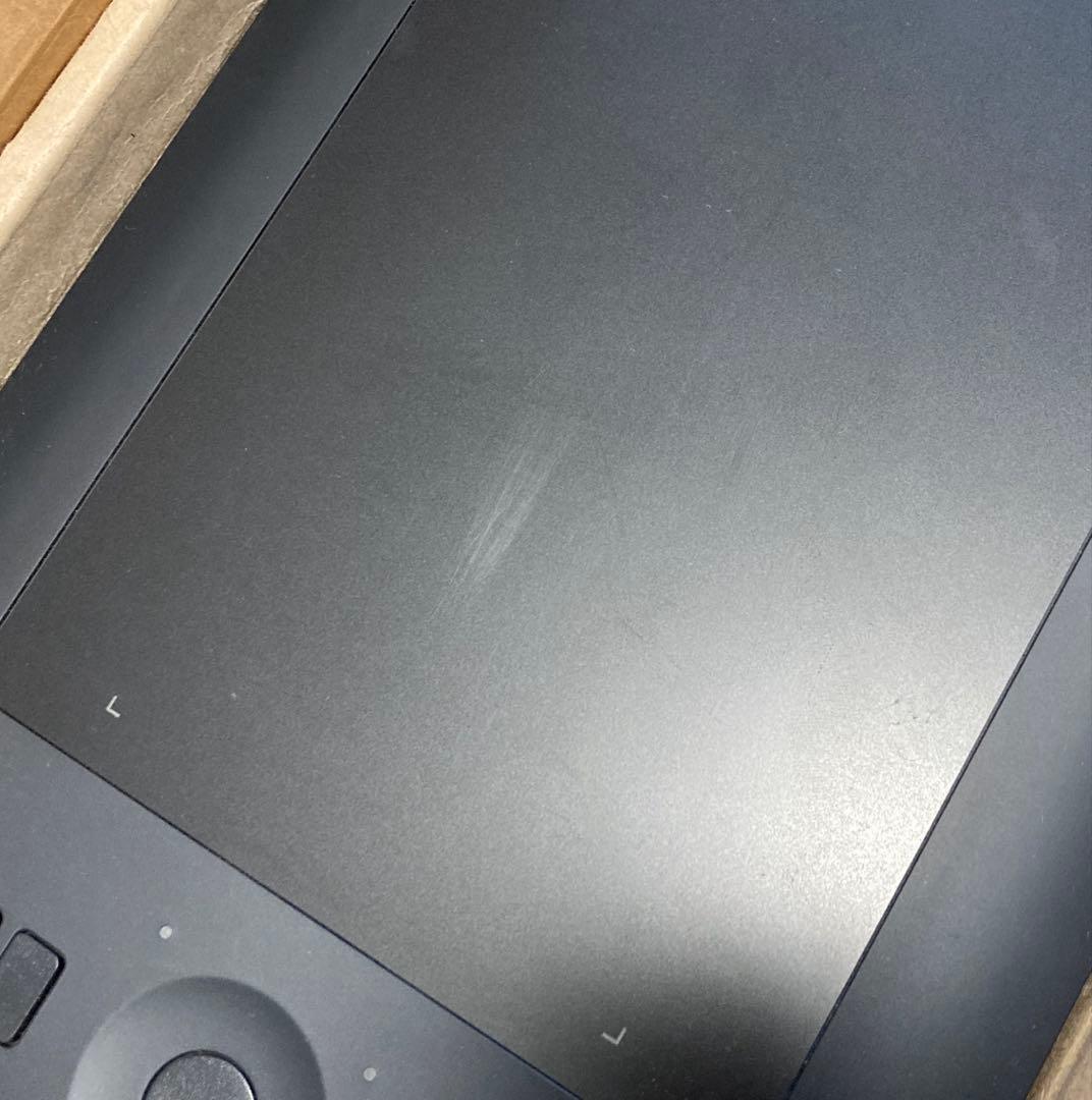 Wacom intuos pro small ペンタブレット　PTH-451