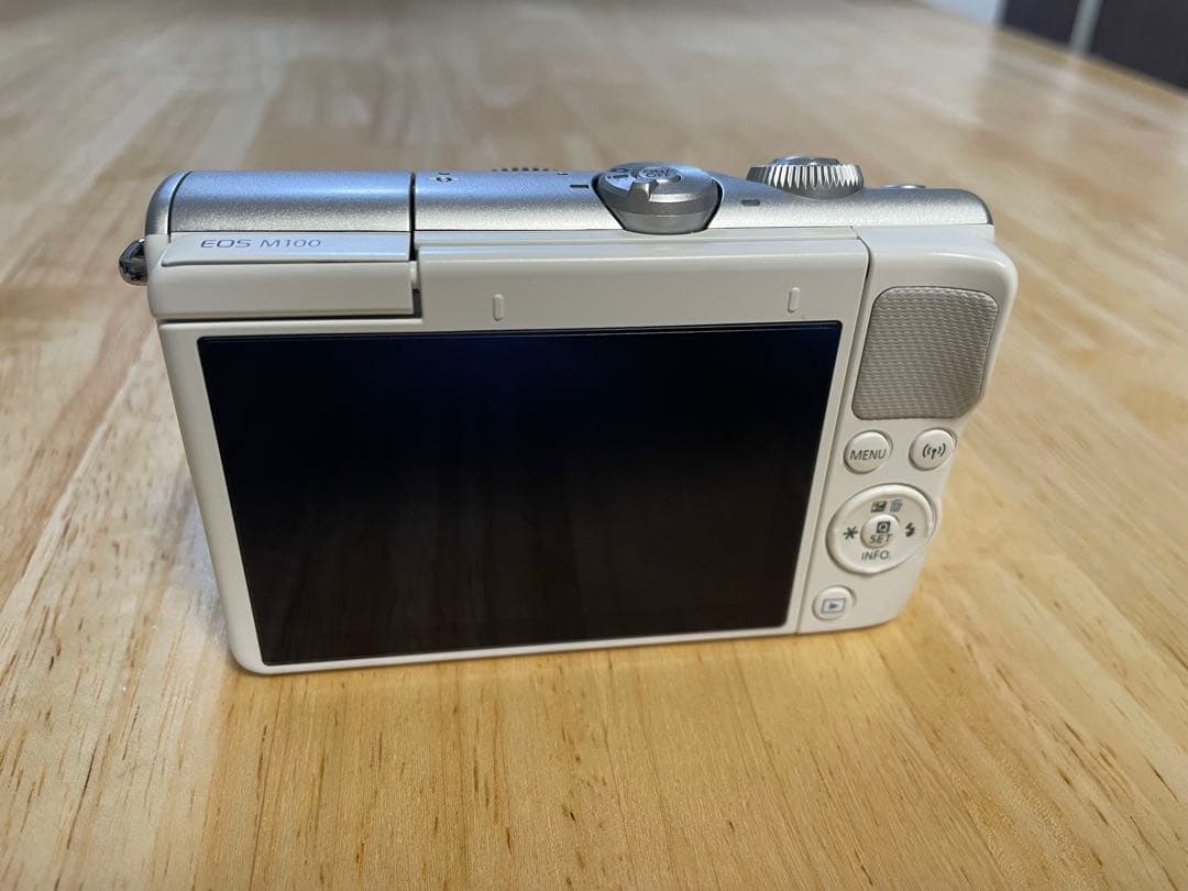Canon EOS M100 ホワイト ダブルズームキット