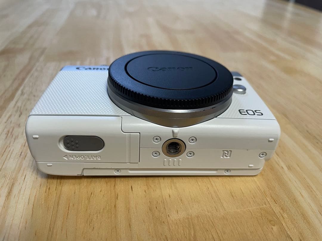 Canon EOS M100 ホワイト ダブルズームキット