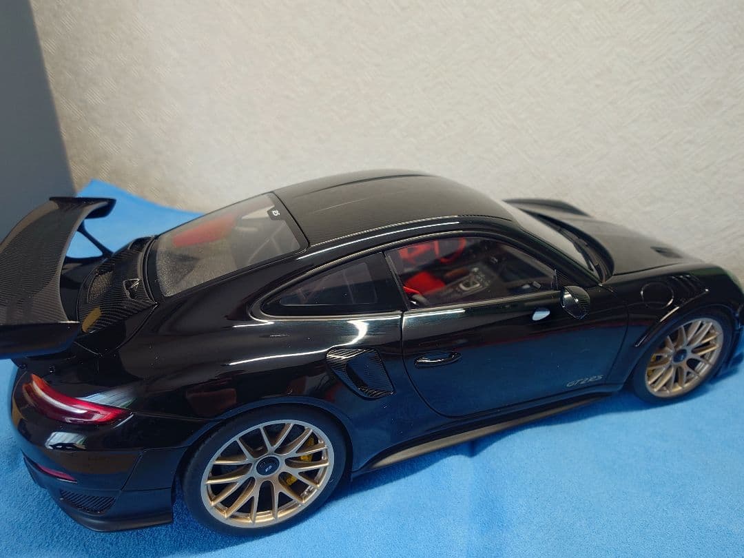 オートアート1/18 ポルシェ 911 (991.2) GT2