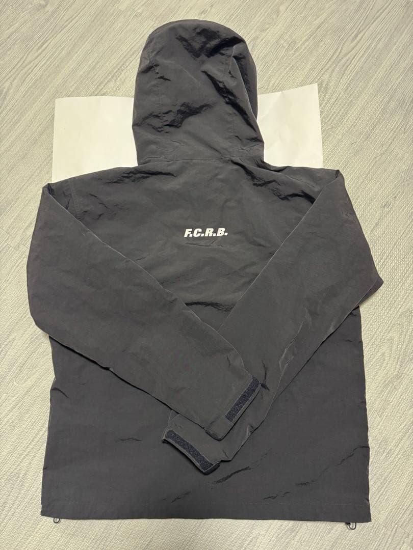 F.C.R.B. ブラックナイロンジャケット　新品未使用　Mサイズ　即完売