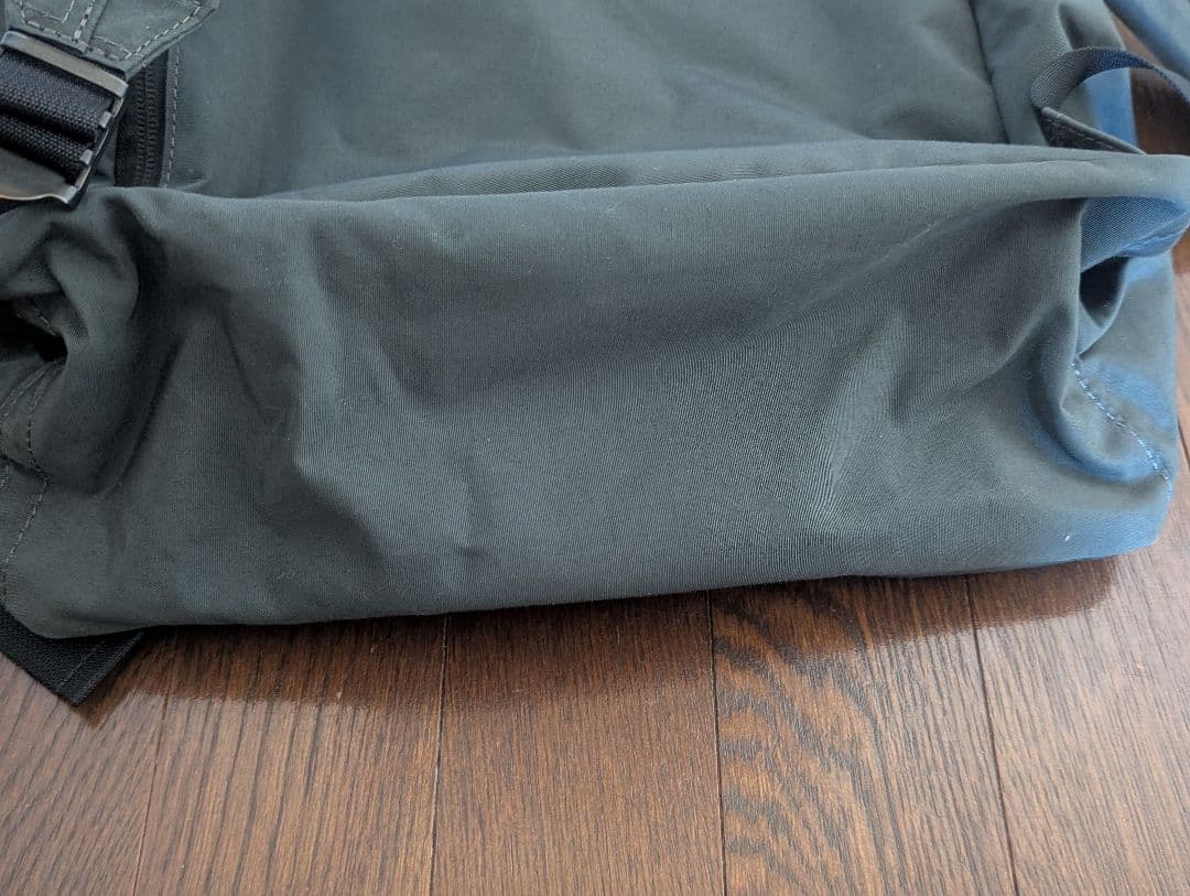 【美品】スタンダードサプライ　ワラルー　グレー ナイロンバックパック