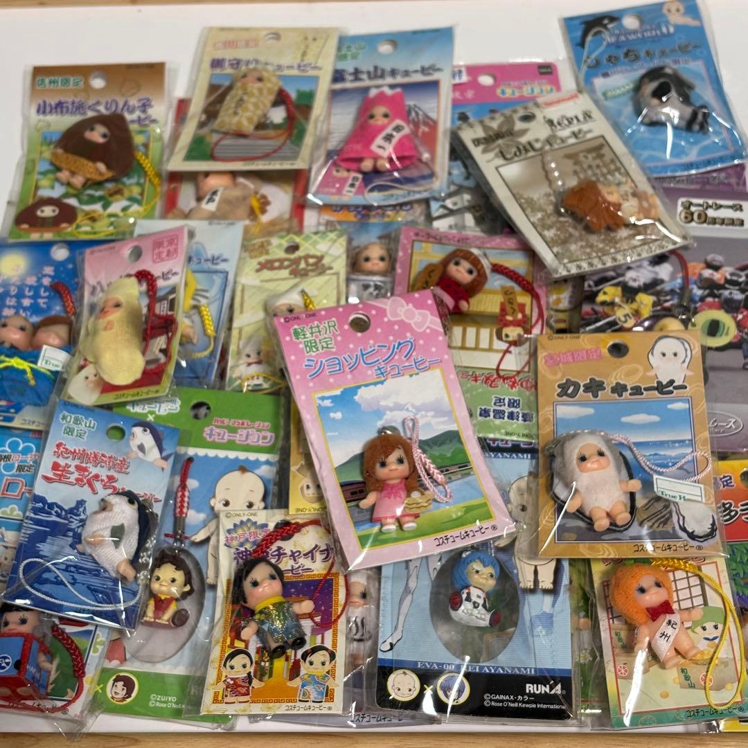 【未開封】ご当地限定 キューピーストラップ　32個セット