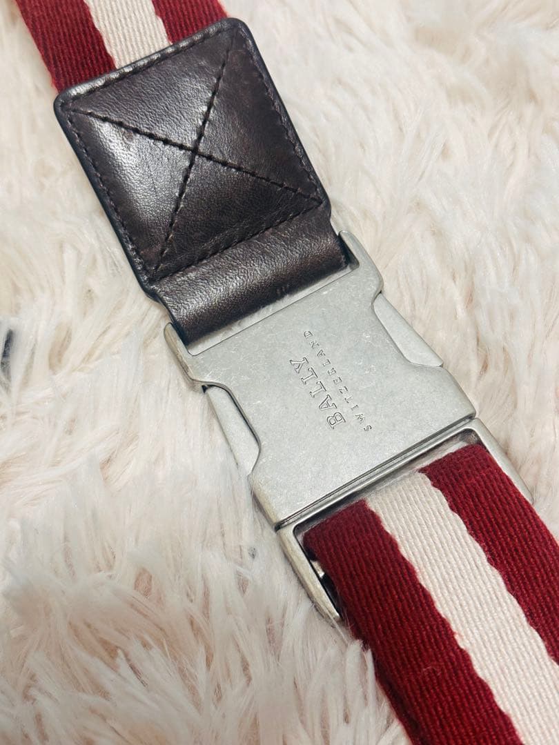 バリー ボディバッグ ブラウン