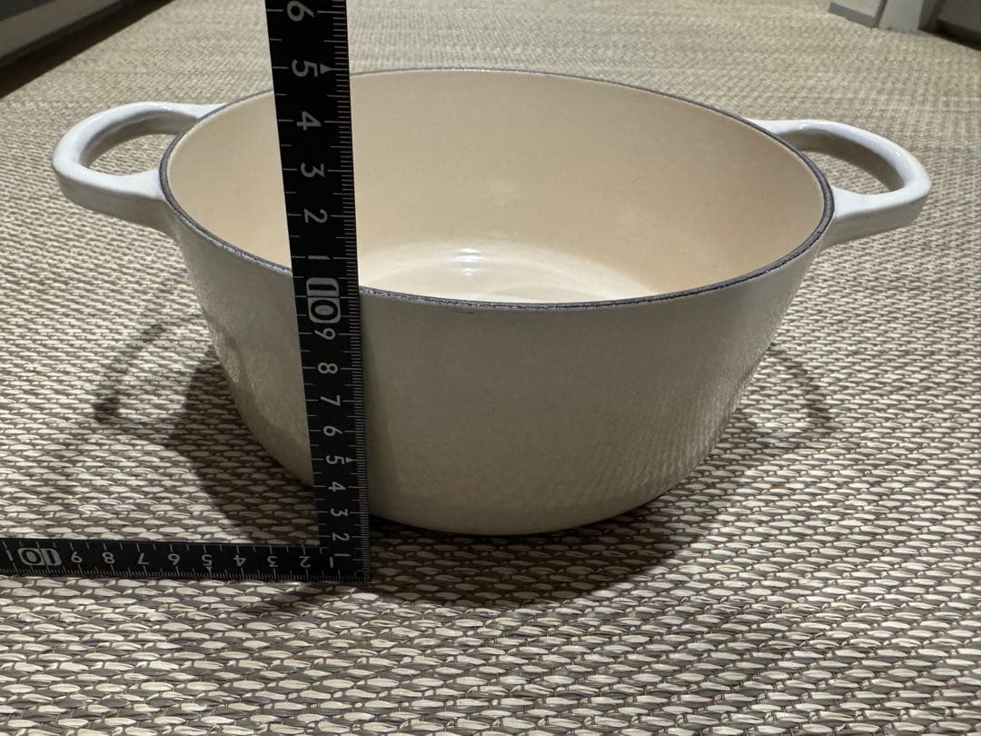 【けーき】 【美品】ル・クルーゼ ココット・ロンド 22cm メレンゲ