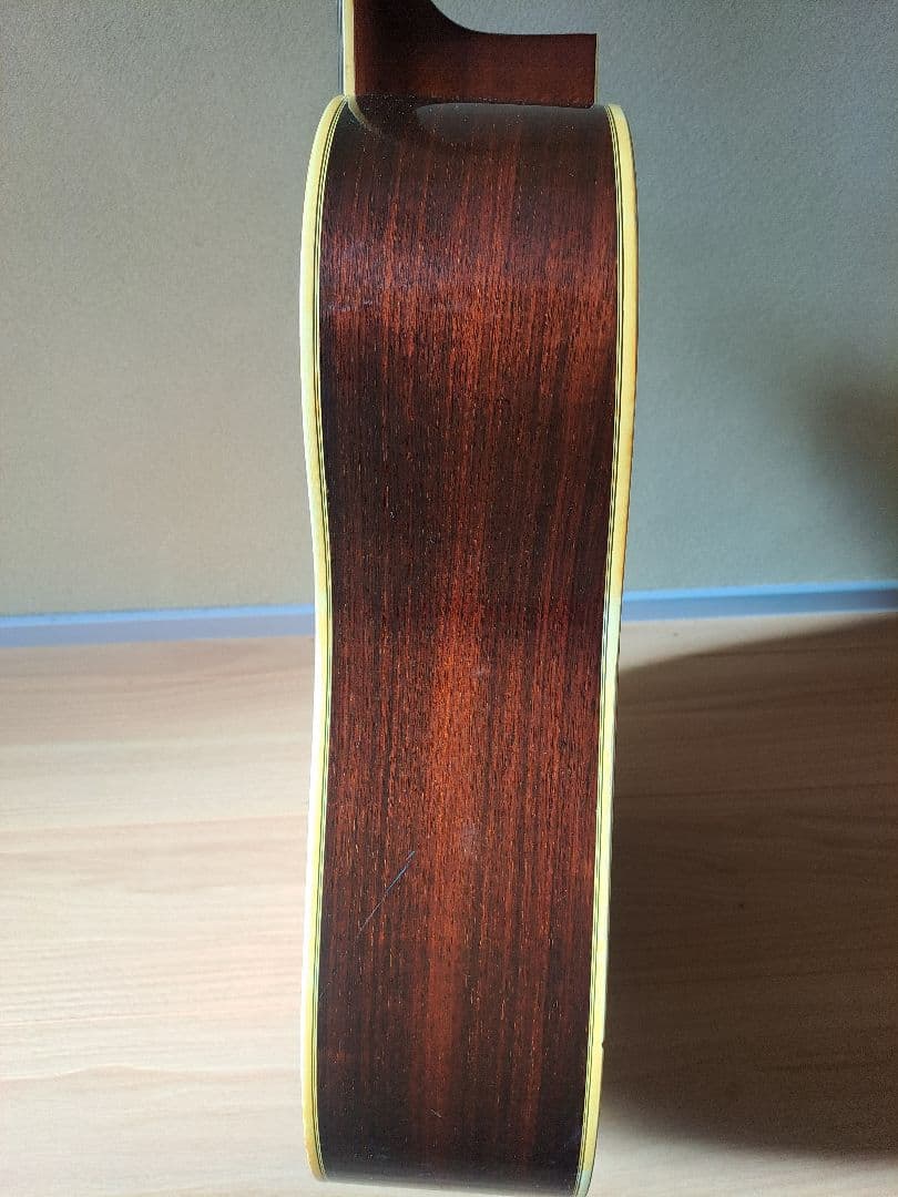 ま*ち様 YAMAKI 縦ロゴ　アコースティックギター