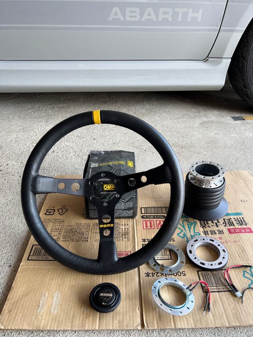 アバルト　MOMO ステアリング ボスセット