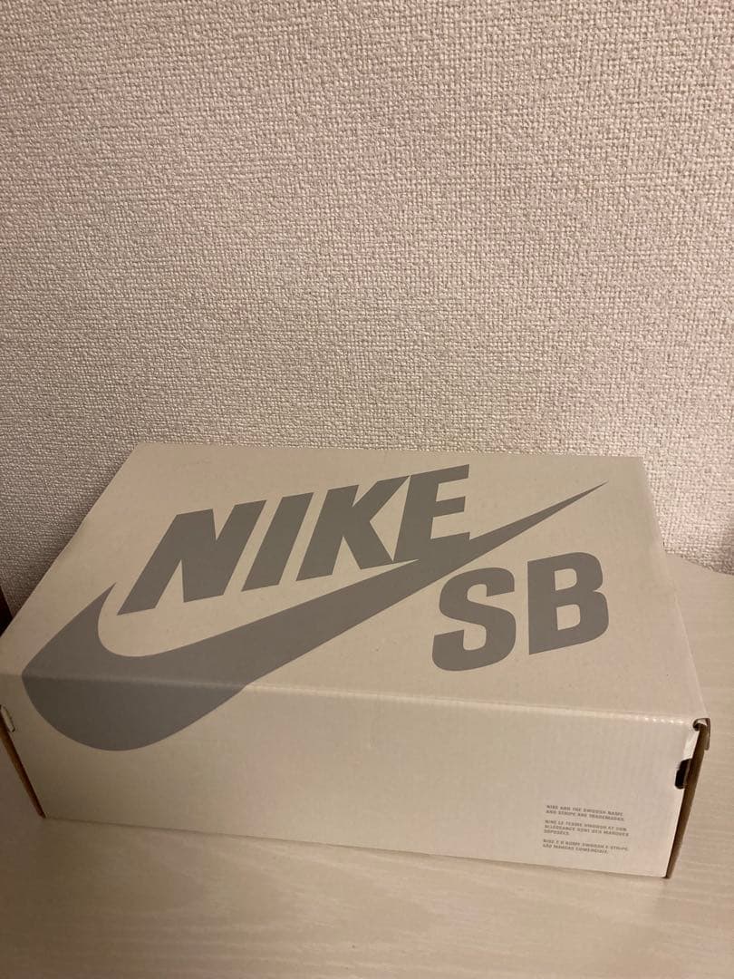 Nike Dunk Low ブラック/ホワイト タイトブース