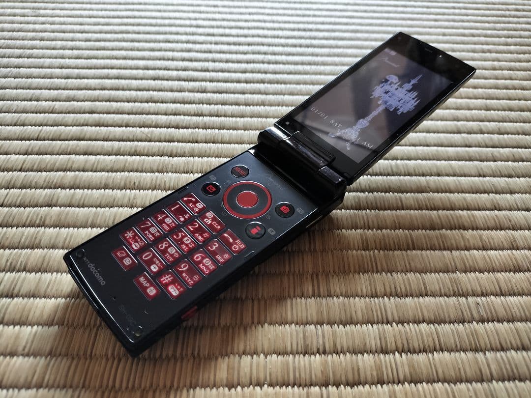 美品 SH-09C バカラ Baccarat モデル ガラケー