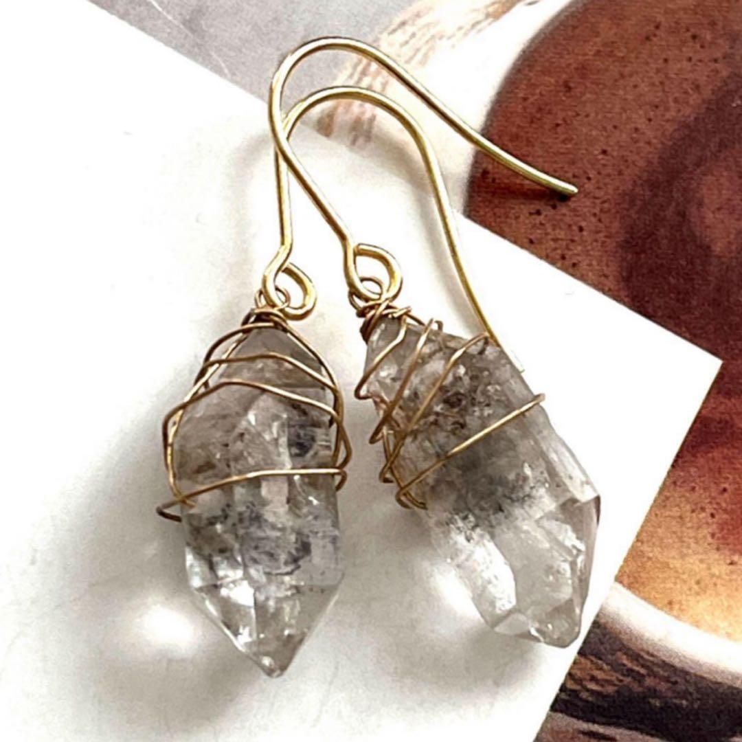 あいす☺︎ 1点作品☆ スクエア型枠ケシパールピアス