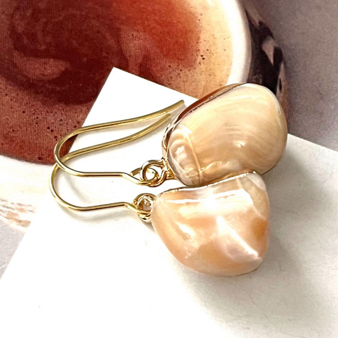 あいす☺︎ 1点作品☆ スクエア型枠ケシパールピアス