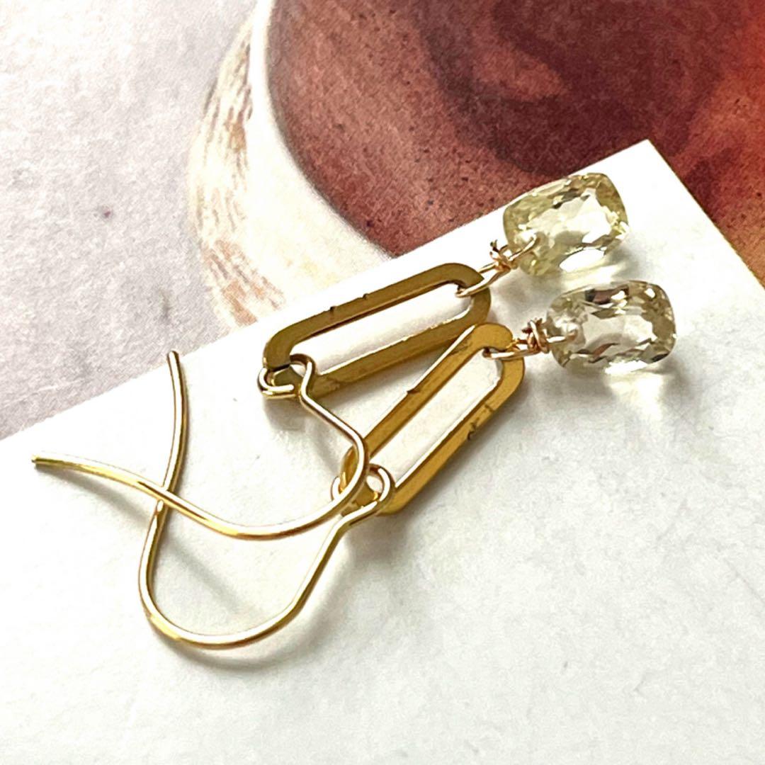 あいす☺︎ 1点作品☆ スクエア型枠ケシパールピアス