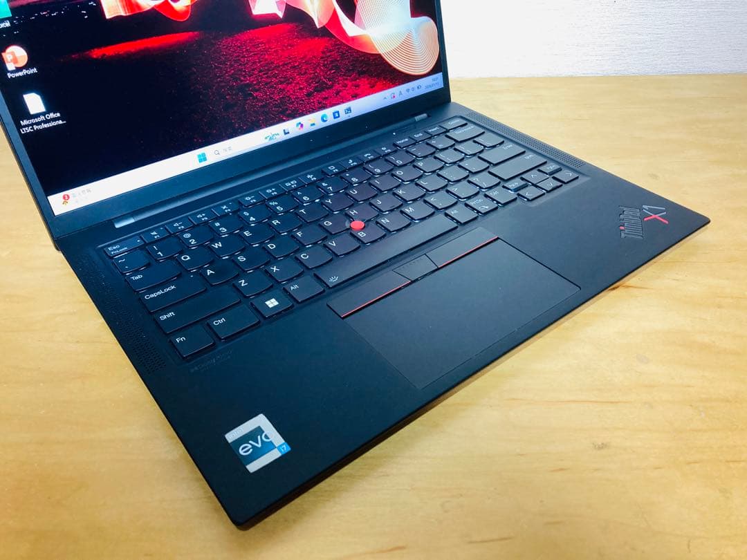 ThinkPad X1 Carbon Gen10/メモリ16GB/office付