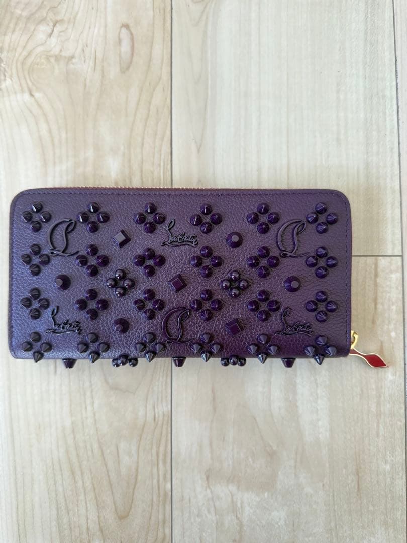 たくや【新品未使用】CHRISTIAN LOUBOUTIN レザー長財布