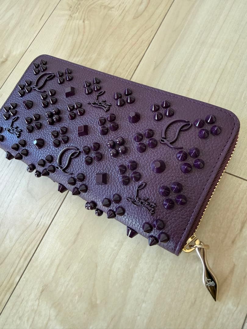 たくや【新品未使用】CHRISTIAN LOUBOUTIN レザー長財布