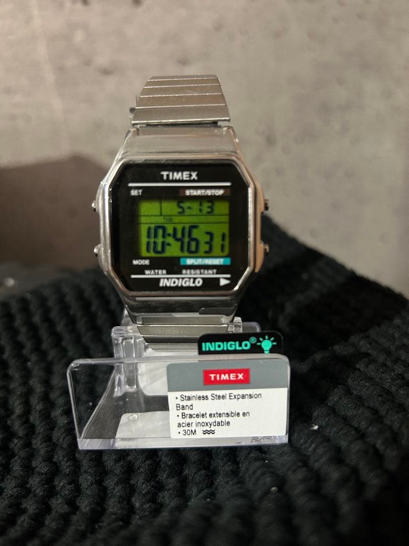 アメリカ正規買付 TIMEX シルバー 腕時計 supreme ベースモデル