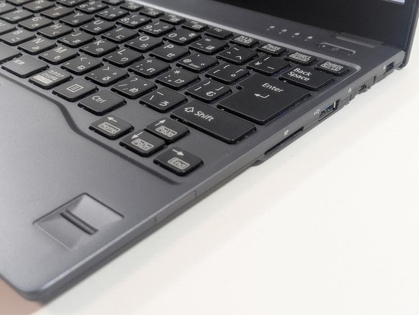 【美品】Win11✨新品8GB✨薄型＆超軽量✨ノートパソコン✨持ち運びに