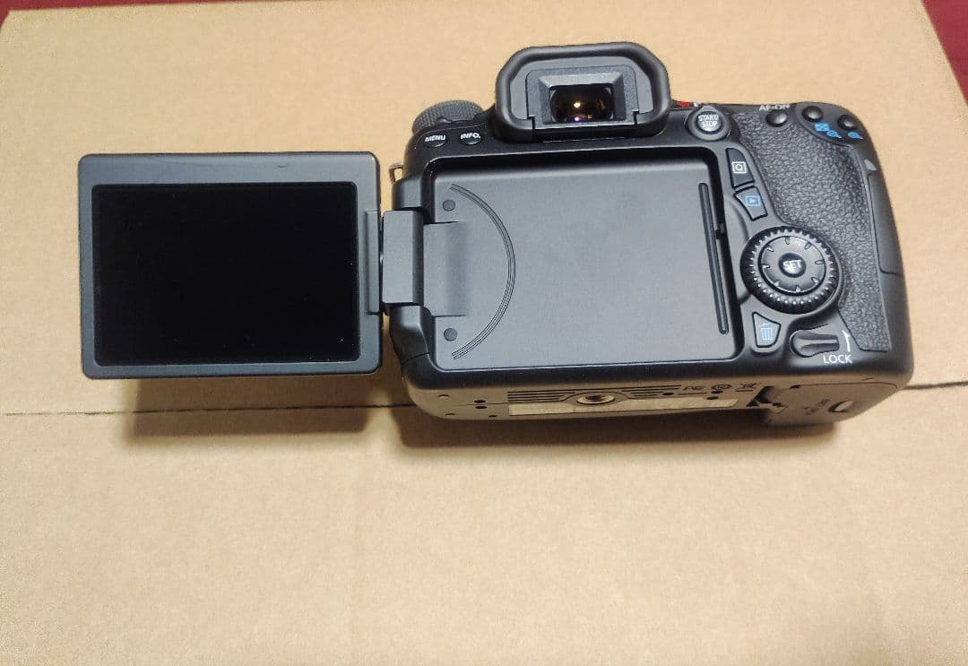 美品　ショット数2820 CANON EOS70D ボディのみ2020万画素