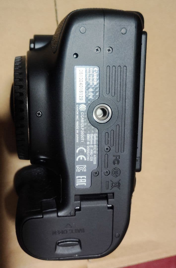 美品　ショット数2820 CANON EOS70D ボディのみ2020万画素