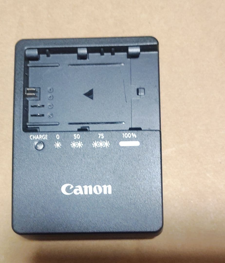 美品　ショット数2820 CANON EOS70D ボディのみ2020万画素