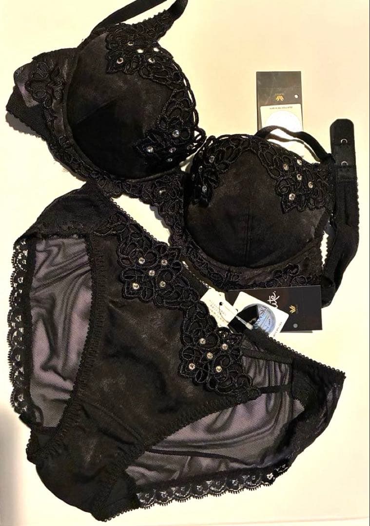 【新品未使用】Wacoal salute C70×M 黒