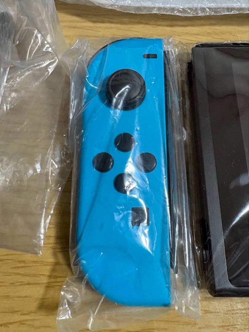 【Nintendo】Switch 本体　ネオンブルー/ネオンレッド