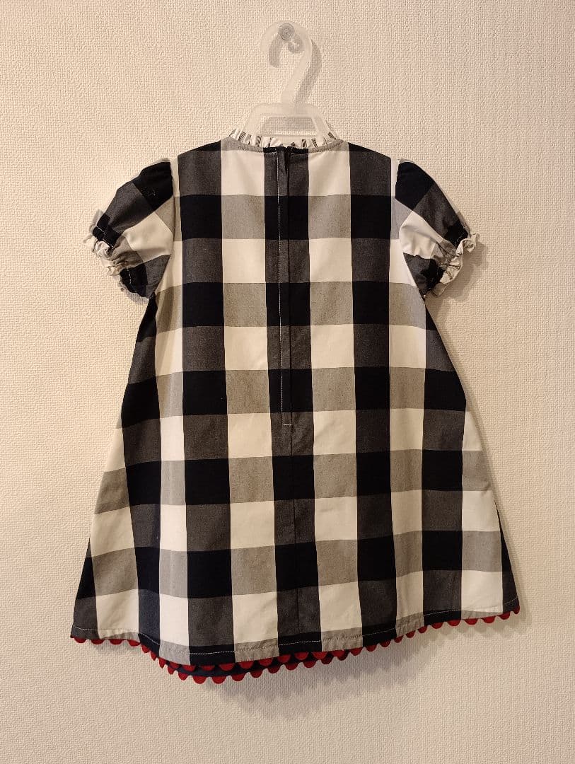 ファミリア　いちごギンガムチェックワンピース　クマ　刺繍　90