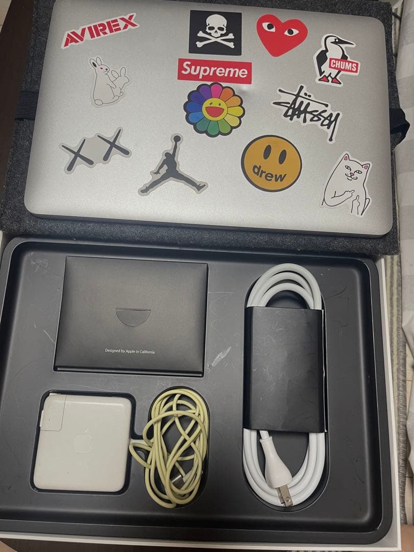 MacBook Pro 充電器付き ステッカー多数