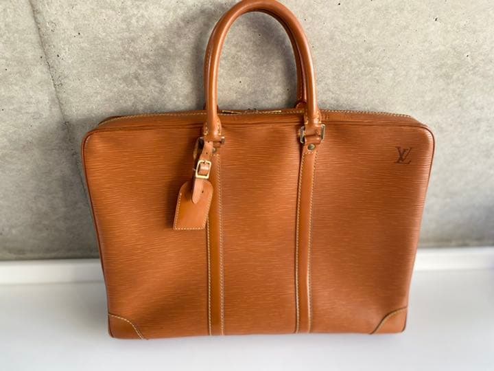 LOUIS VUITTON ルイヴィトン エピ ビジネスバッグ