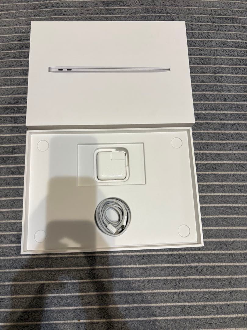 2020 MacBook Air 256GBバッテリー100%