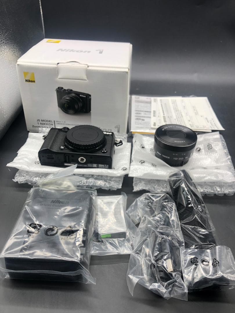 ほぼ未使用 Nikon 1 J5モデル ズームレンズキット ブラック