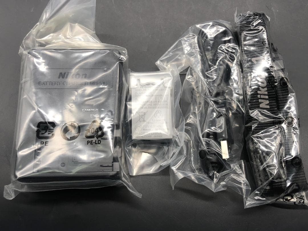 ほぼ未使用 Nikon 1 J5モデル ズームレンズキット ブラック