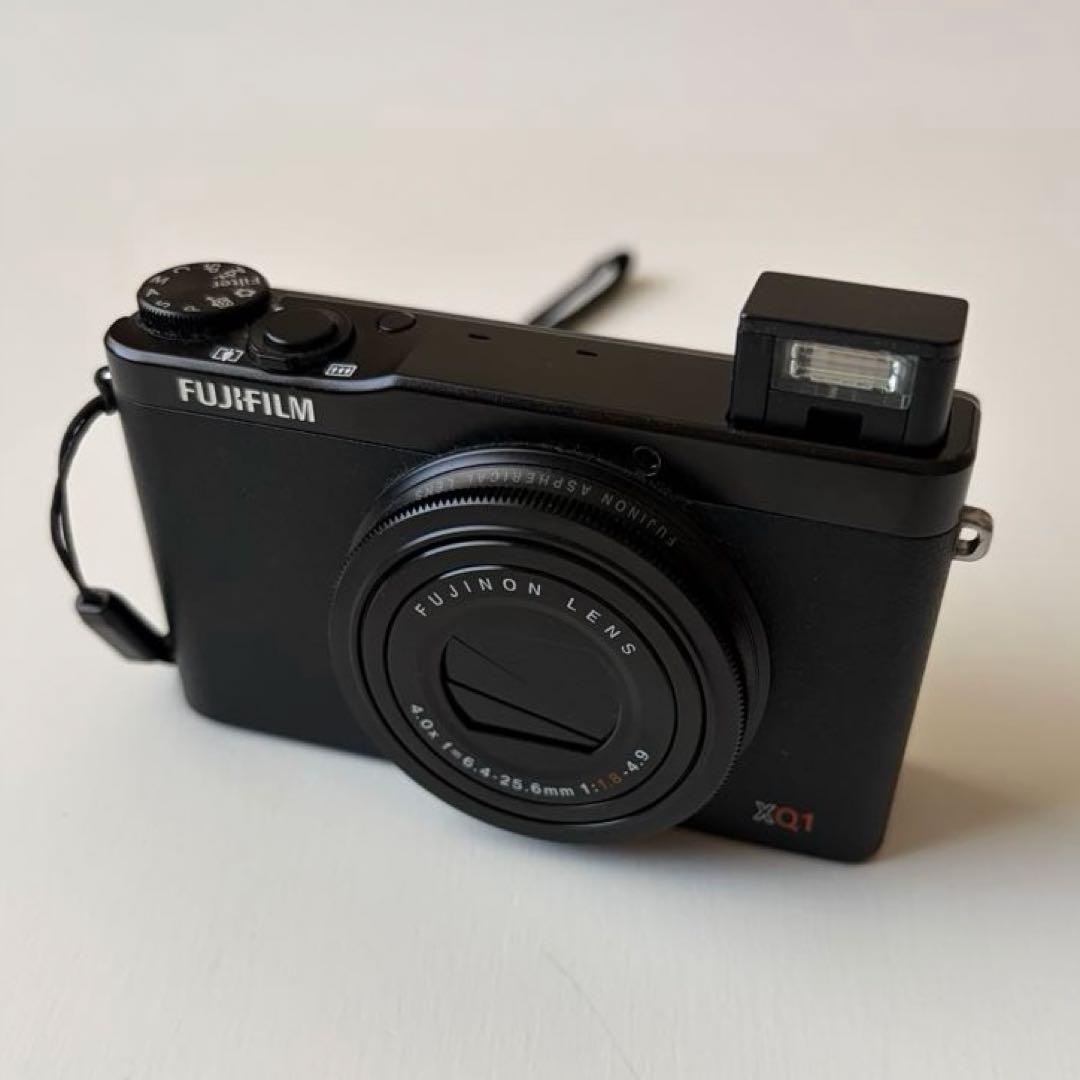 Fujifilm XQ1 コンパクトデジタルカメラ ブラック