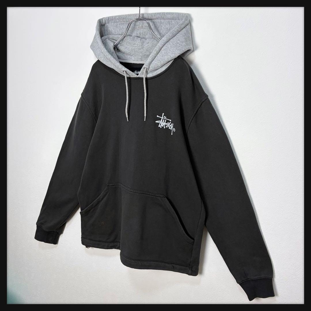 【即完売モデル】ステューシー バックロゴ パーカー バイカラー ブラック グレー