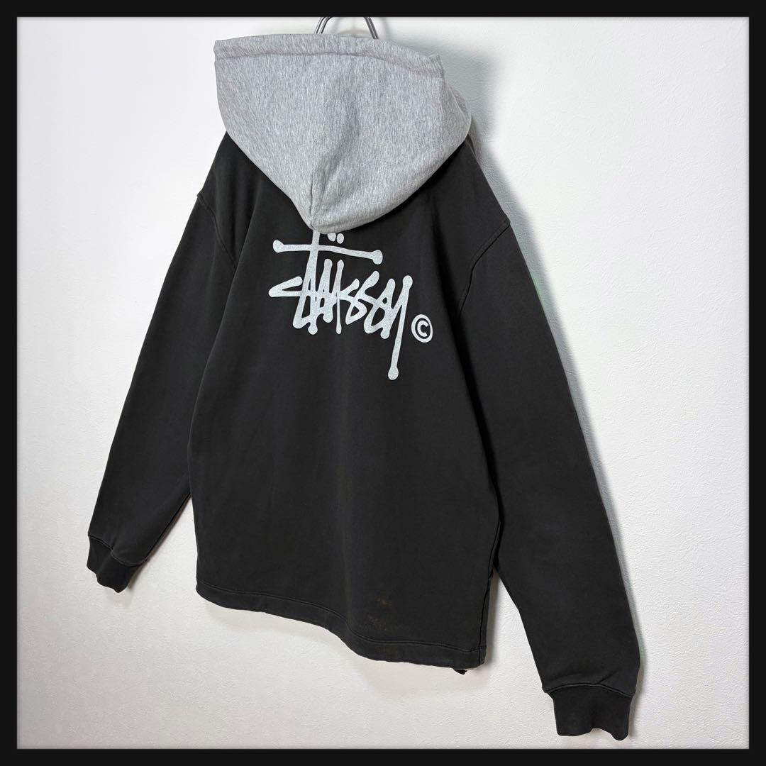 【即完売モデル】ステューシー バックロゴ パーカー バイカラー ブラック グレー
