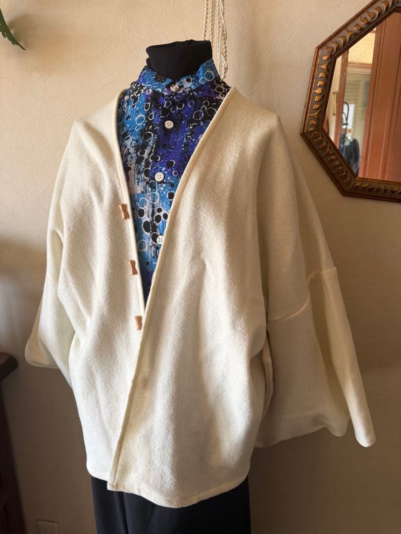 ソウソウ　SOU・SOU 白いハーフコート　梳毛阿弥はつき　羽織