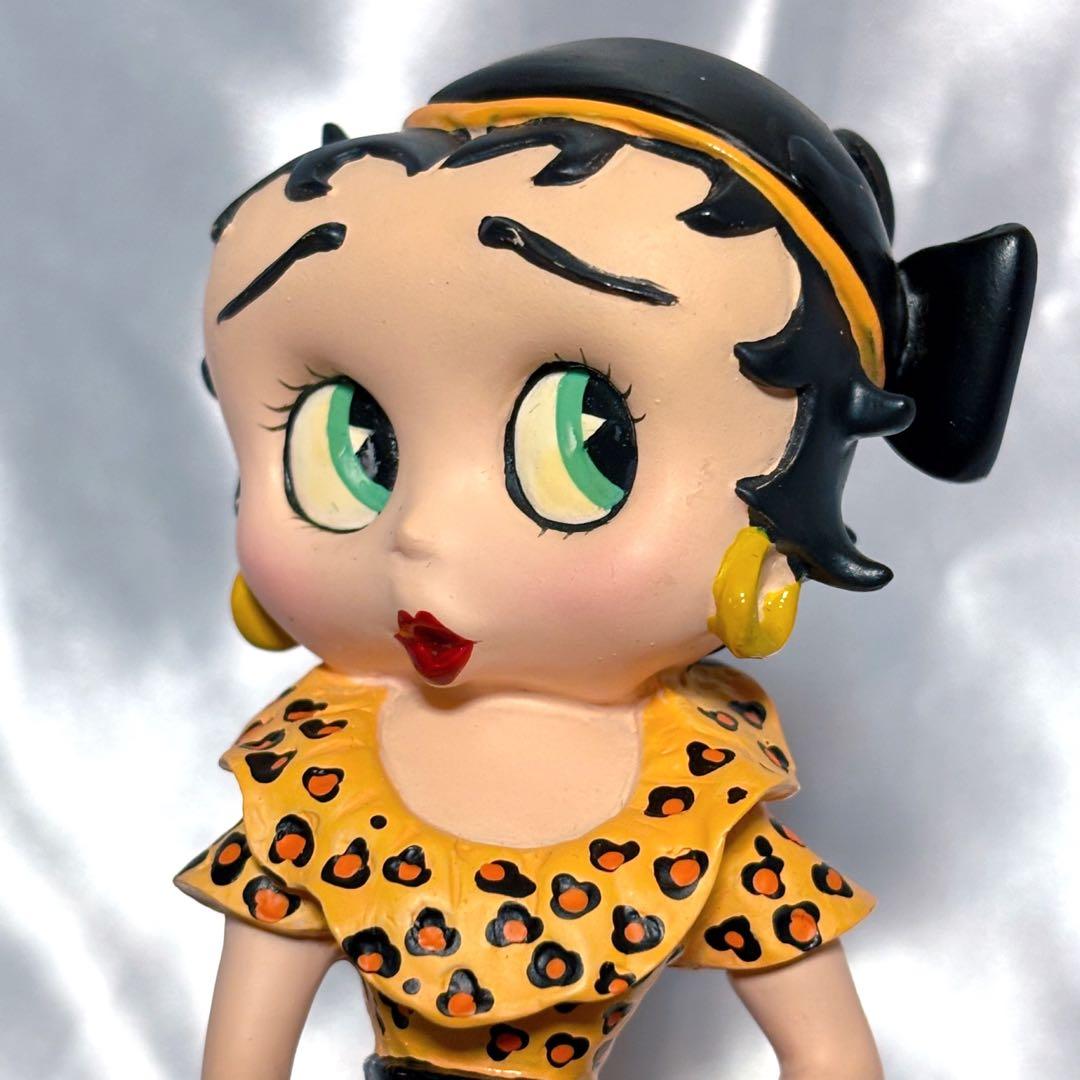 【ベティ・ブープ】BettyBoopフィギュア/激レア/希少/可愛い/愛犬の散歩