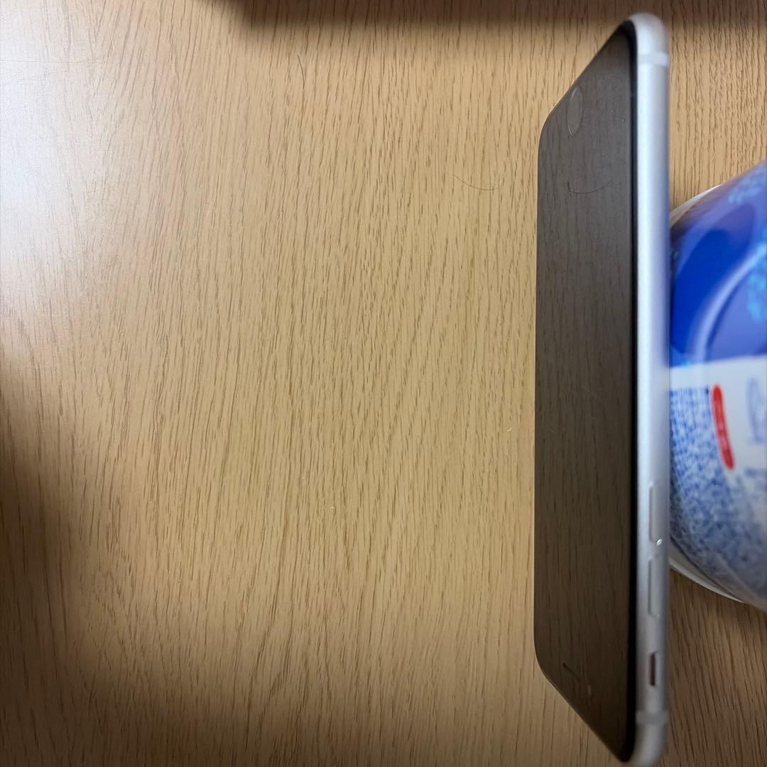 iPhone se 第三世代　スターライト　64GB