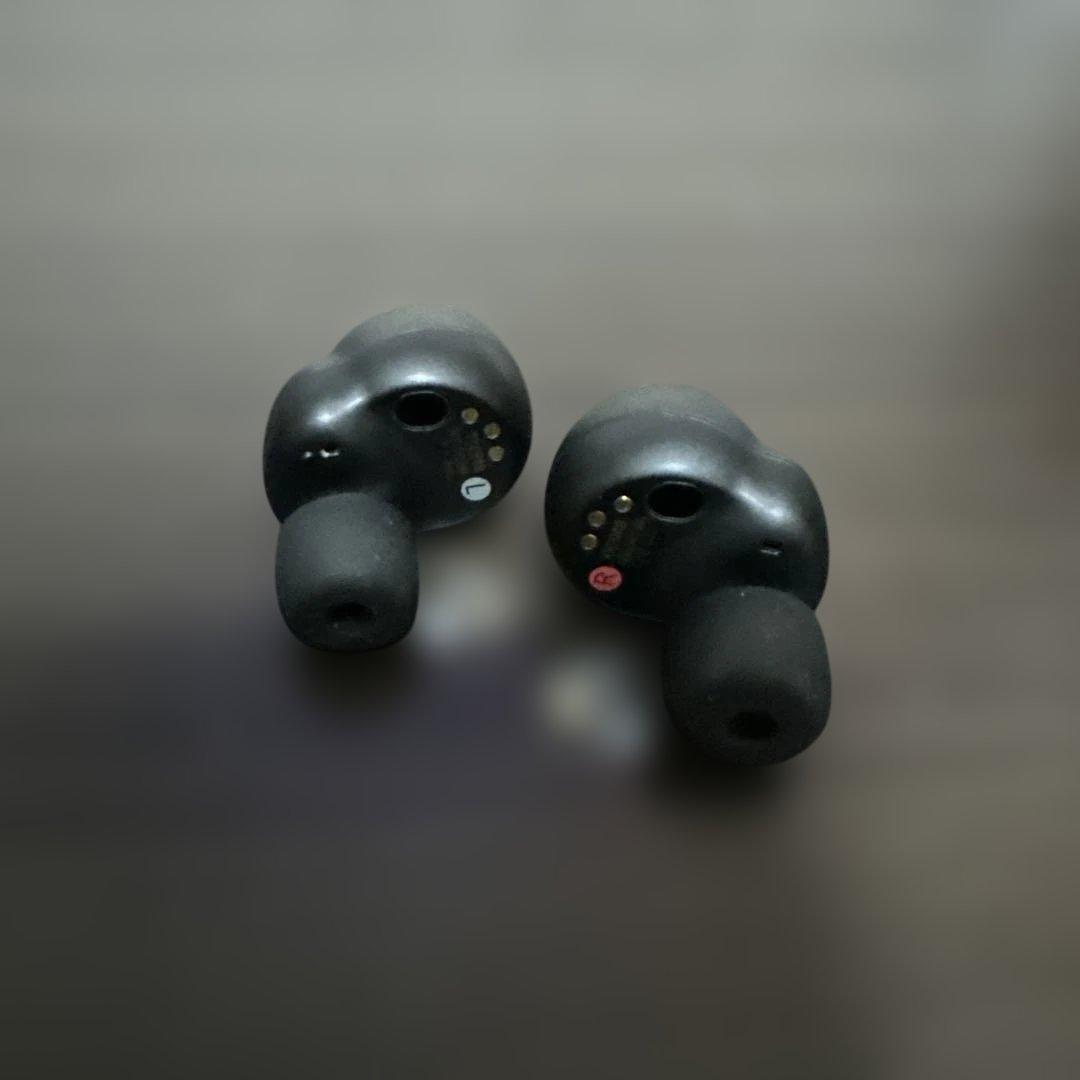 SONY ワイヤレスイヤホン　wf-1000xm4 充電ケース付き ブラック