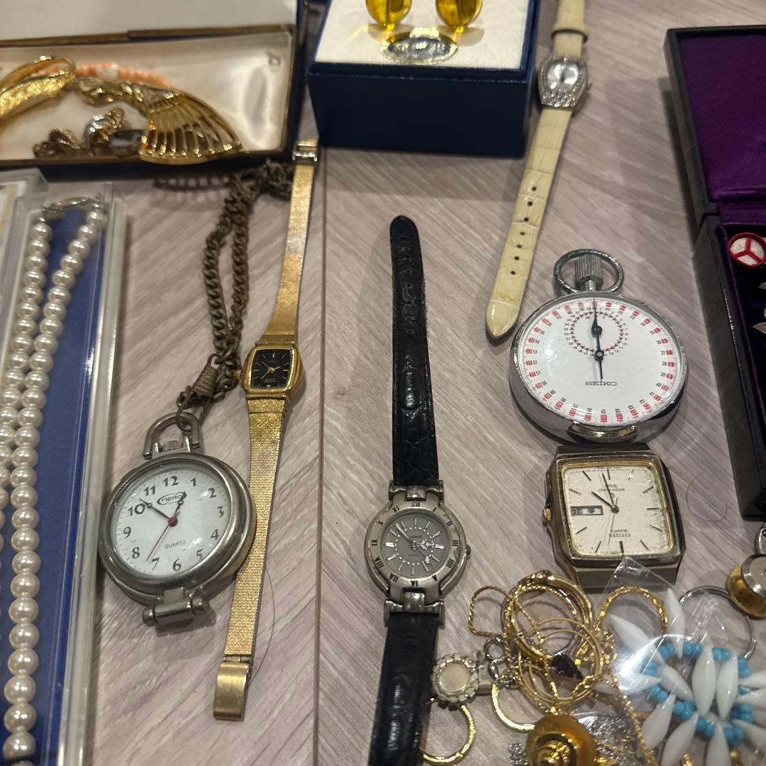 遺品整理、時計、アクセサリー、勲章など