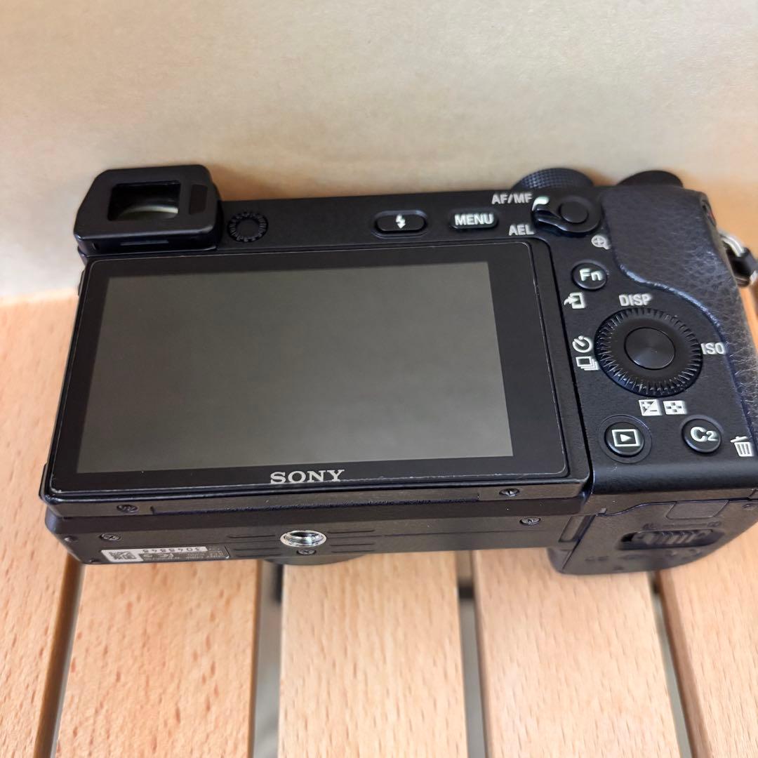 SONY ソニー α6300 ミラーレス一眼カメラ ズームレンズブラケット付き